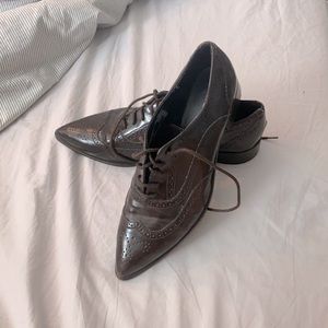Detailed Vintage laceups. Size 9.5 and in great condition!